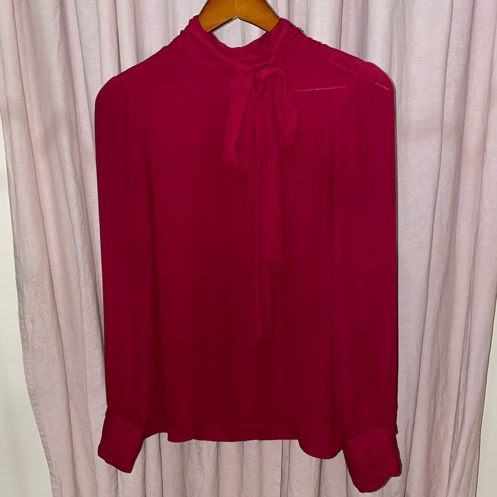 Blouse with neck tie